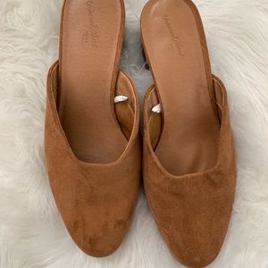 Brown mules